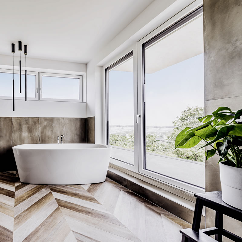 Serramento in PVC in un bagno